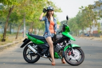 Người đẹp Việt khoe dáng cùng Suzuki FX125 và Satria F150