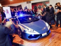 Lamborghini tặng siêu xe Huracan cho cảnh sát Ý