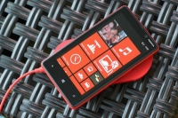 Tiếp bước HTC, BlackBerry, Nokia liệu có gây bão khi giảm sốc Lumia 820?