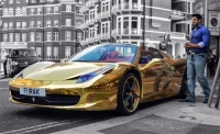 Dân chơi Dubai khoe mẽ xe khủng mạ vàng tại London
