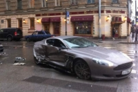 Cậu bé 15 tuổi gây tai nạn khi vừa mới ở hữu siêu xe Aston Martin được 3 ngày :|