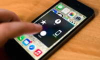 Tranh cãi về việc dùng phím Home ảo trên iPhone, iPad