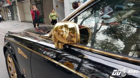 Siêu xe Rolls-Royce Phantom rồng mạ vàng 50 tỷ dạo phố Hà thành