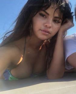 Selena Gomez bikini nóng bỏng gợi cảm hết cỡ