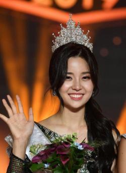 Hoa hậu Hàn Quốc bẽ bàng vì bị chỉ trích kịch liệt khi đăng quang