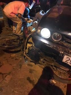 Xe BMW đâm liên hoàn trên phố Hà Nội: Các phương tiện nằm la liệt, tài xế ôm mặt thất thần
