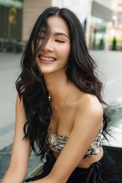 Không chỉ Hoa hậu Hoàn Vũ Khánh Vân, dàn mỹ nhân Việt cũng 'lột xác' nhờ chỉnh răng