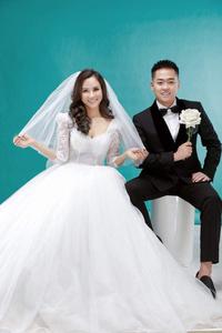 Chú rể 21 tuổi tại Lào Cai tiết lộ lý do quyết lấy bằng được cô dâu 31 tuổi