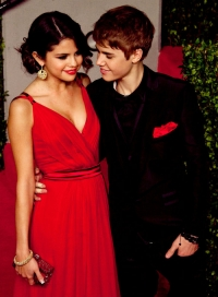Justin Bieber Cầu Xin Selena Gomez Quay Lại