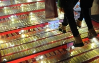 Trung Quốc: Con đường rải... 1 tấn vàng