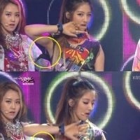 Jihyun (4minute) tuột áo dzú trên sân khấu (fan cây póp vào nhận hàng)