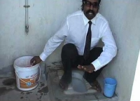 [LẠ] Phải chụp ảnh bên toilet gia đình, trai Ấn Độ mới được lấy vợ