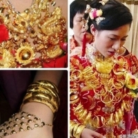 Cô Dâu đeo 5kg vàng trong đám cưới