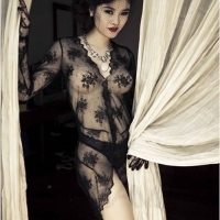 - Hoa hậu Việt chuộng thời trang mặc cũng như không mặc !!!!