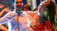 Ngân Khánh lộ ngực khi đang nhảy Bollywood