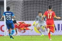 Bá đạo Việt Nam thua Singapore 0 - 1