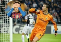 Ronaldo phá vỡ kỉ lục ghi bàn của Messi