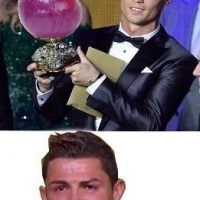 Ảnh vui - chế - độc: Đã biết vì sao Cris Ronaldo khóc với quả bóng vàng 2013