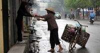 Tại sao người Việt thường mua muối ngày mùng 1 Tết?