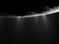 Phát hiện biển nước trên Mặt Trăng Enceladus của Sao Thổ