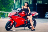 Teen girl sinh năm 96 Quảng Ninh cưỡi Ducati khủng :D
