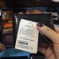 Đắng lòng cảnh công nhân xếp hàng mang 1 triệu đi mua đồ Gucci thanh lý :))