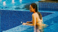 Văn Mai Hương khoe cơ thể gợi cảm với bikini