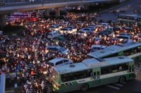 Nghĩ lễ 4 ngày, dân ồ ạt rời Sài Gòn, giao thông hỗn loạn=))
