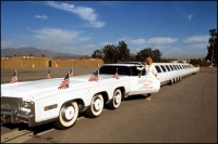 Chiếc Limousine dài và đắt đỏ nhất thế giới có cả tên lửa tấn công - ko rõ em này vào cua thì như thế nào :))