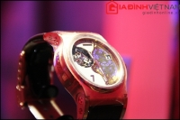 Cận cảnh chiếc đồng hồ giá 4,5 tỷ đồng tại Việt Nam