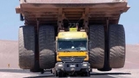 xem xe tải lớn nhất thế giới hoạt động ở mỏ than