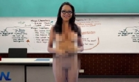 "Choáng" với giáo viên khỏa thân dạy tiếng Anh trên ti vi