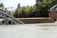 Hiện trường cầu Ghềnh bị đâm sập xuống sông Đồng Nai !