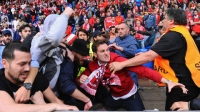 CĐV Sevilla và Liverpool nện nhau nhừ tử trên khán đài trong trận CK cúp Europa League
