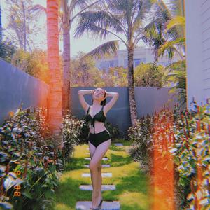 Kaity Nguyễn khoe vóc dáng gợi cảm khi diện bikini