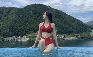Nữ ca sĩ Hàn bị miệt thị vì đăng ảnh diện bikini