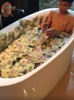 Choáng váng với thiếu gia Việt tung clip rửa tiền trong bồn tắm