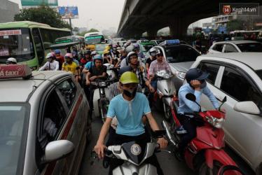 Hà Nội cấm xe máy năm 2025: "Người dân nên bỏ thói quen 100m cũng đi xe máy"