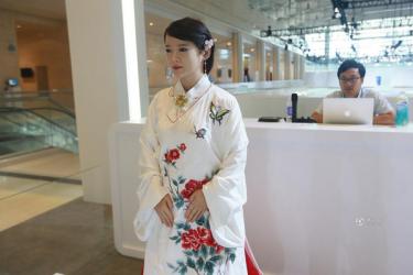 'Nữ thần robot' Trung Quốc đẹp hơn người thật
