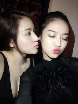 Điều gì xảy ra khi Thúy Vi gặp Bà Tưng - 2 em nổi lềnh phềnh :))