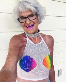Cụ bà 88 tuổi nổi tiếng nhất Instagram nhờ phong cách "xì tin" rực rỡ như gái 20