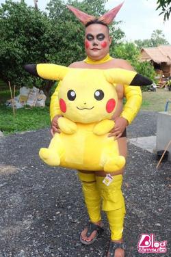 Pikachu phiên bản lỗi - ace chơi Pokemon Go đố tìm đc em này :3