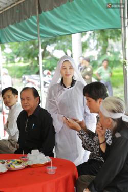 Thành Lộc,Hữu Châu và nhiều đồng nghiệp xúc động viếng tang lễ NSND Thanh Tòng