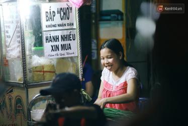 Bắp nướng ngon nhất Sài Gòn - Để được ăn, người ta phải bốc số và chờ cả tiếng!