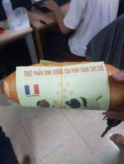 10 mảnh giấy gói bánh mì chỉ có thể là của người Việt