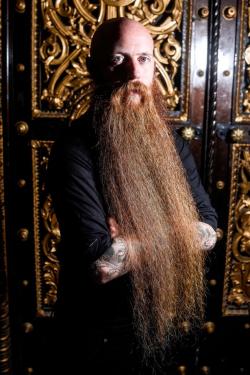 Gặp người có bộ râu dài nhất nước Anh