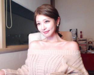 Cô giáo xinh đẹp nhất Hàn Quốc, ngày đi dạy học, tối về làm nữ streamer