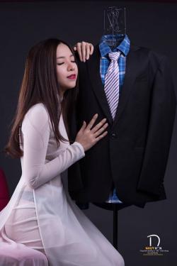 Cô gái chụp bộ ảnh áo dài với phong cách hở vòng 1 chỉ trích nhiếp ảnh cố tình chơi xấu