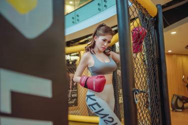 'Gái một con' Mai Thỏ nóng bỏng trong phòng Gym chiều cuối năm :x