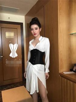 Phương Trinh sexy nghẹt thở khi mặc "nhầm" nội y ra ngoài